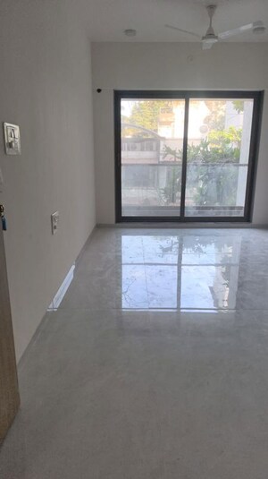 Room in 2 BHK Apartment at Gulmohar Sindhi CHS, Chembur – for Rent