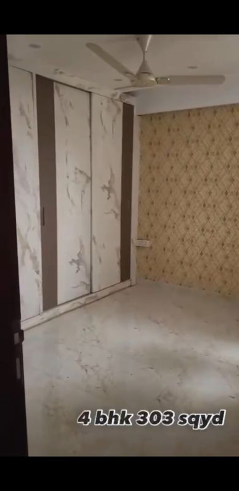 Room, sector 85 4 Bedroom 303 Sq.Yd. Builder Floor In Sector 85 Faridabad 10382642