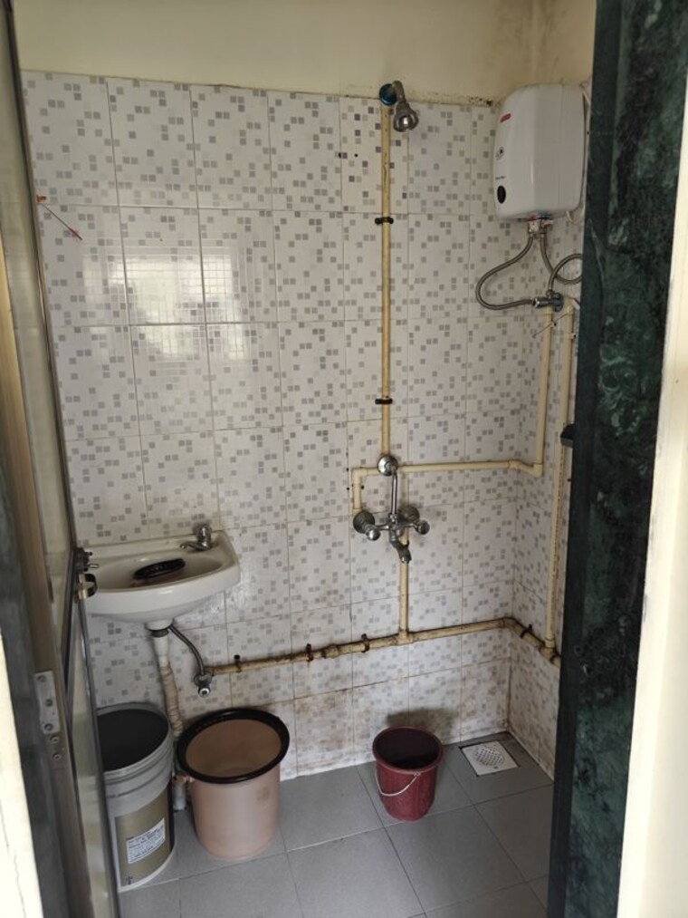 Bathroom, worli 1 Bedroom 350 Sq.Ft. Apartment In Worli Mumbai 10382644