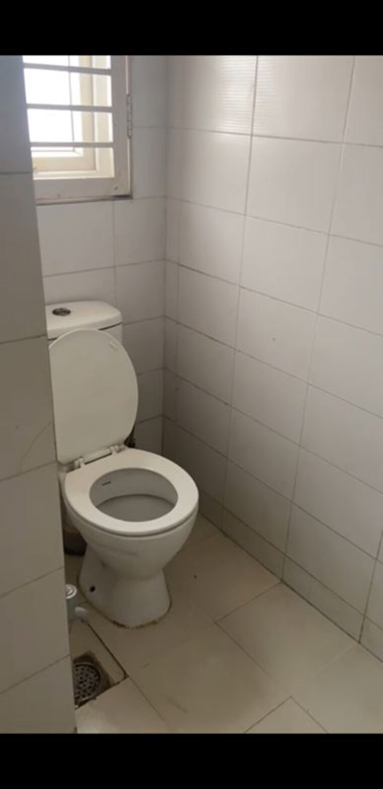 Bathroom, sector 16 a 3 Bedroom 250 Sq.Yd. Builder Floor In Sector 16 A Faridabad 10382663