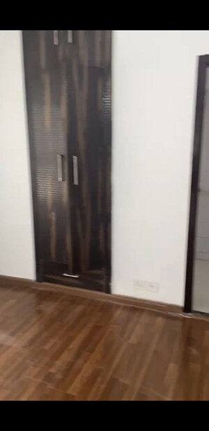 Room in 3 BHK Builder Floor at Sector 16 A – for Rent