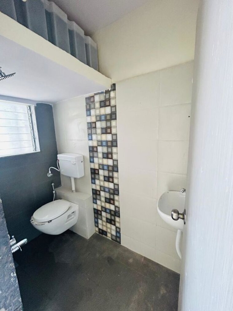 Bathroom, lokhandwala-infrastructure-spring-leaf 2 Bedroom 870 Sq.Ft. Apartment In Kandivali East Mumbai 10382667