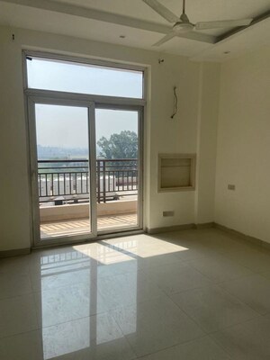 Room in 3 BHK Apartment at Allwin El Spazia, Sanauli – for Rent