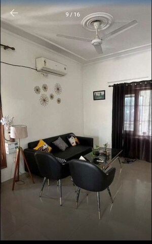 Team Area in 3 BHK Builder Floor at Sector 42 – for Rent