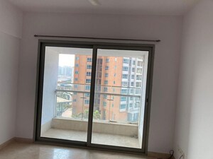 Room in 4 BHK Apartment at DB Woods, Goregaon East – for Rent