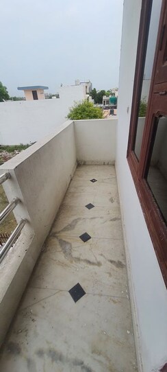 2.5 BHK + Servant Room Independent House For Rent in Sector 16 A
