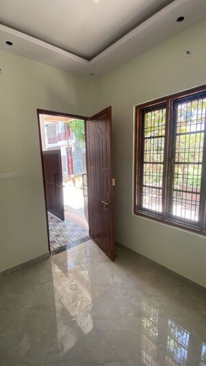 Room in 2 BHK Independent House at Maulviganj – for Sale