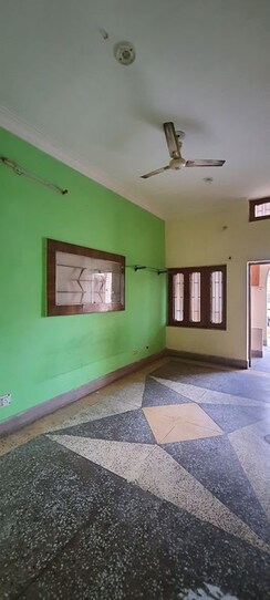2.5 BHK + Servant Room,Study Room,Extra Room Independent House For Rent in Sector 16 A