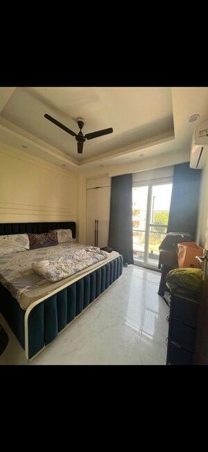 Bedroom in 2 BHK Builder Floor at Sector 43 – for Rent