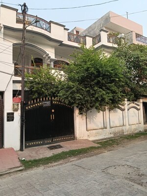 4 BHK Independent House – Exterior View View at Ravindra Garden, Aliganj - for Sale