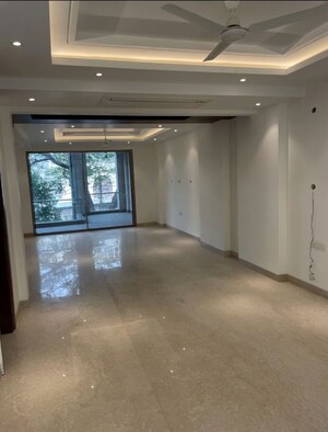 Room in 4 BHK Builder Floor at Greater Kailash ii – for Rent