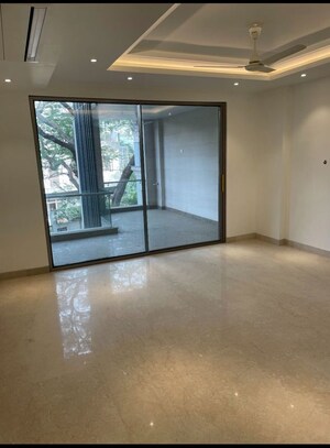 Room in 4 BHK Builder Floor at Greater Kailash ii – for Rent