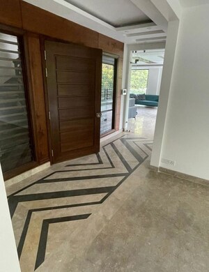 Room in 4 BHK Builder Floor at Greater Kailash ii – for Rent