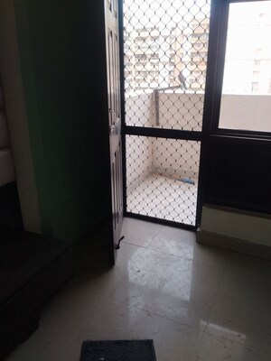 Room in 3 BHK Apartment at Supertech Cape Town, Sector 74 – for Rent