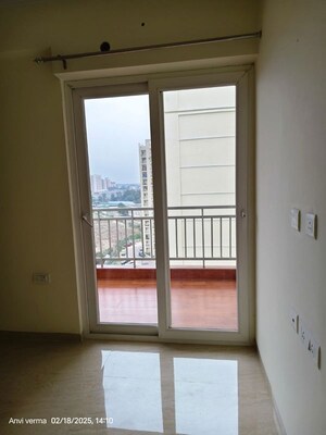 Room in 3 BHK Apartment at Omega Windsor Greens, Faizabad Road – for Rent