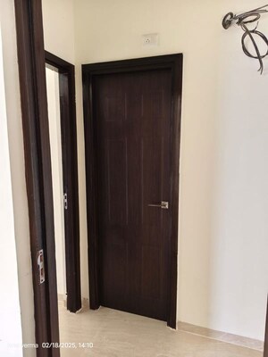 Room in 3 BHK Apartment at Omega Windsor Greens, Faizabad Road – for Rent