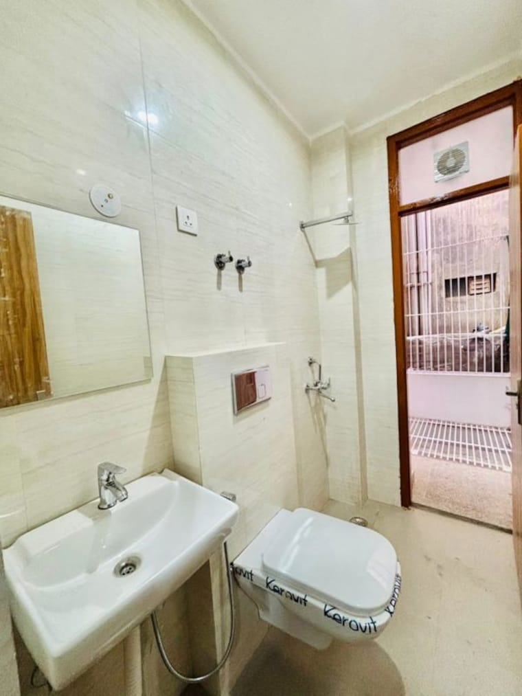 Bathroom, south city 1 1 RK 210 Sq.Ft. Builder Floor In South City 1 Gurgaon 10382835