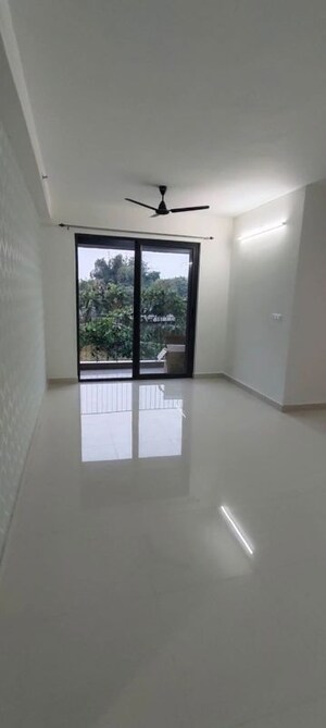 Room in 3 BHK Apartment at New Town – for Rent