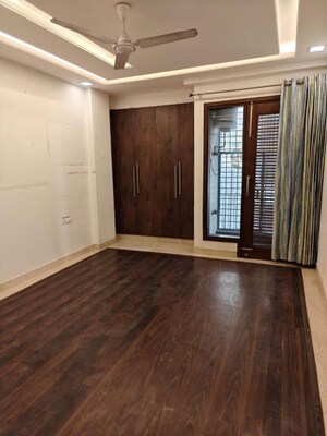 Room in 3 BHK Builder Floor at Greater Kailash I – for Rent