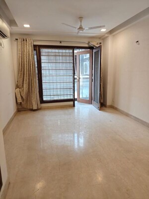 Room in 3 BHK Builder Floor at Greater Kailash I – for Rent