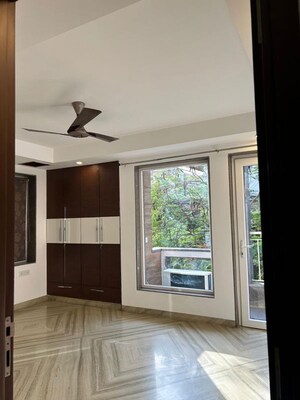 Room in 3 BHK Builder Floor at Sukhdev Vihar – for Rent
