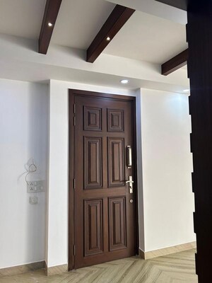 Building Lobby in 3 BHK Builder Floor at Sukhdev Vihar – for Rent