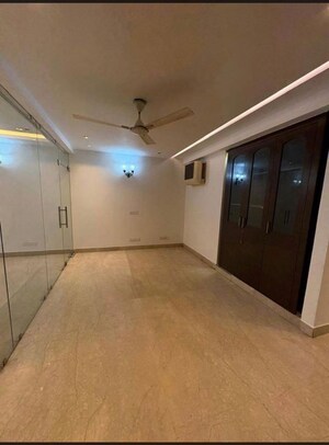 Room in 4 BHK Builder Floor at Pamposh Enclave – for Rent
