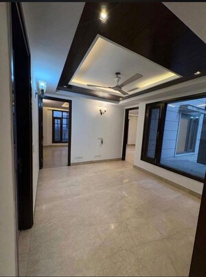 Room in 4 BHK Builder Floor at Pamposh Enclave – for Rent