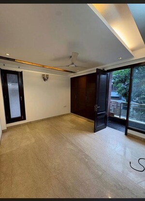 Room in 4 BHK Builder Floor at Pamposh Enclave – for Rent