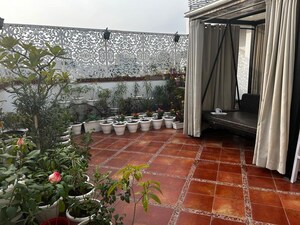 Balcony in 1 RK Builder Floor at Defence Colony – for Rent