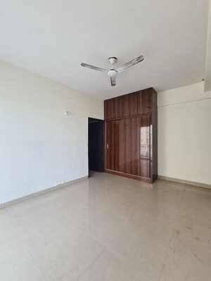 Room in 2 BHK Apartment at ILD Grand, Sector 37c – for Rent