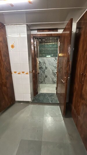 Room in  Office Space at Bhiku Building, Prabhadevi – for Rent