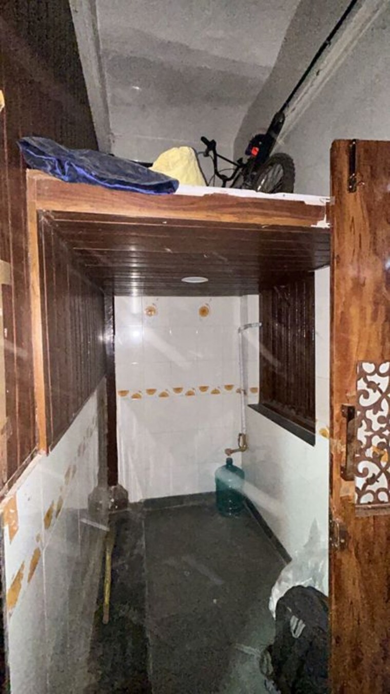 Kitchen, bhiku-building Commercial Office Space 300 Sq.Ft. In Prabhadevi Mumbai 10382921