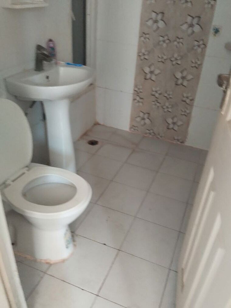 Bathroom, supertech-cape-town 2 Bedroom 1082 Sq.Ft. Apartment In Sector 74 Noida 10382944