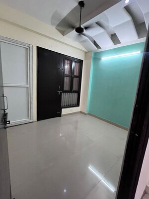 Room in 1 BHK Builder Floor at Maan Heights, Gaur City 1 – for Rent
