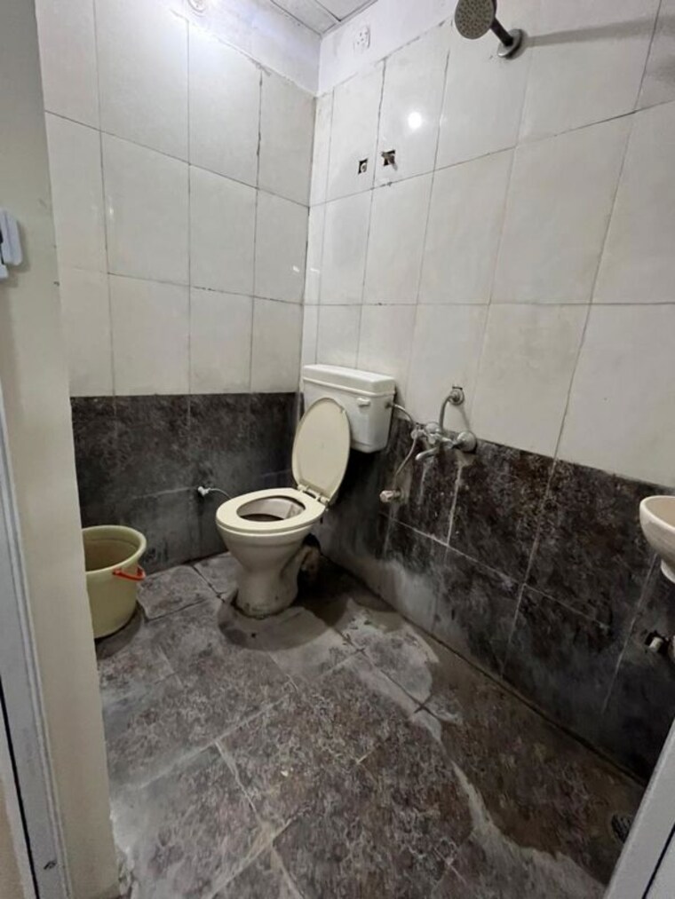 Bathroom, maan-sona-apartments 2 Bedroom 950 Sq.Ft. Builder Floor In Shahberi Greater Noida 10382966