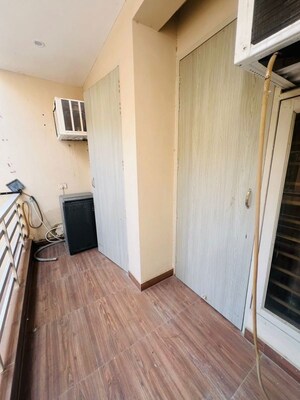 Balcony in 4 BHK Apartment at DLF Windsor Court, Dlf Phase iv – for Sale