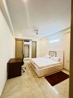 4 BHK + Servant Room Apartment For Sale in DLF Windsor Court