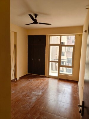 Room in 3 BHK Apartment at Crossing Republik, Crossing Republic – for Sale