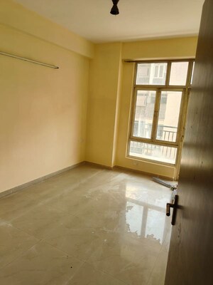 Room in 3 BHK Apartment at Crossing Republik, Crossing Republic – for Sale