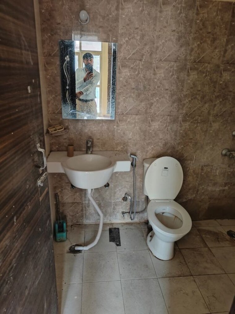 Bathroom, crossing-republik 3 Bedroom 1700 Sq.Ft. Apartment In Crossing Republic Ghaziabad 10382971