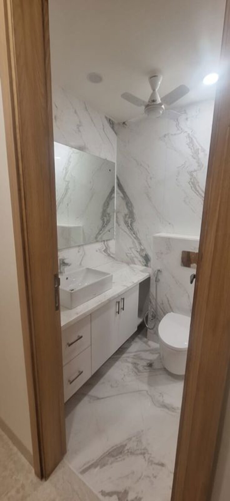Bathroom, jungpura extension 3 Bedroom 1800 Sq.Ft. Builder Floor In Jungpura Extension Delhi 10383018