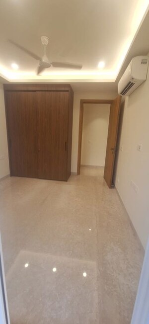 Room in 3 BHK Builder Floor at Jungpura Extension – for Rent