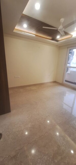 Room in 3 BHK Builder Floor at Jungpura Extension – for Rent