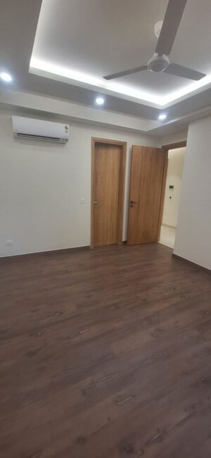 Room in 3 BHK Builder Floor at Jungpura Extension – for Rent