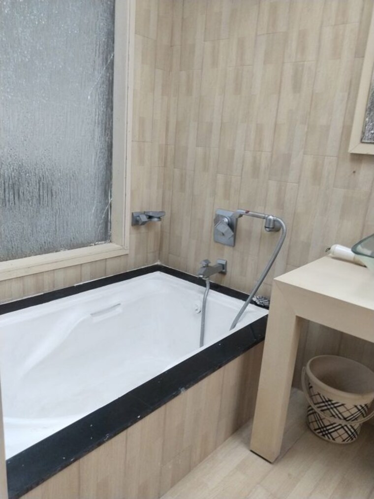Bathroom, worli 1 Bedroom 550 Sq.Ft. Apartment In Worli Mumbai 10383034