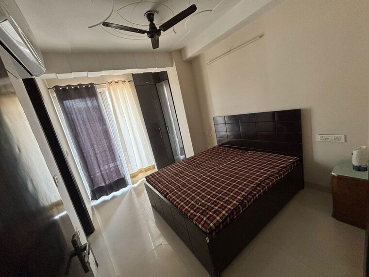 Bedroom, sector 52 2 Bedroom 170 Sq.Yd. Builder Floor In Sector 52 Gurgaon 10383040