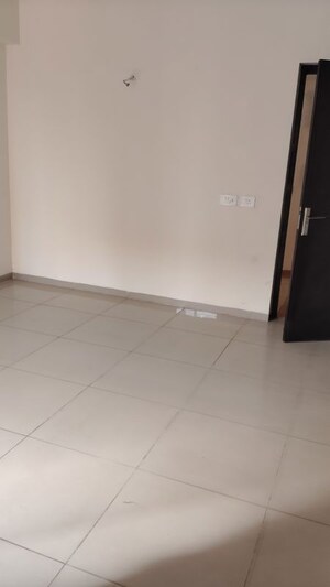 Room in 2 BHK Apartment at Wave Dream Homes, Wave City – for Sale