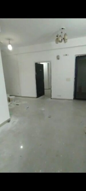 Room in 2.5 BHK Apartment at Ahinsa Khand 2 – for Sale