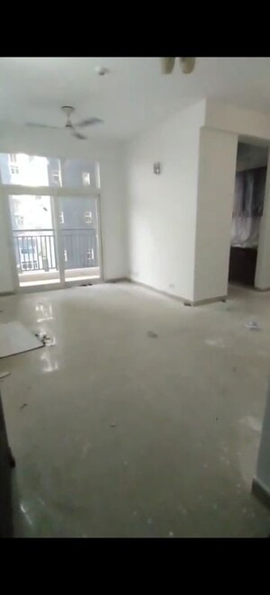 Room in 2.5 BHK Apartment at Ahinsa Khand 2 – for Sale